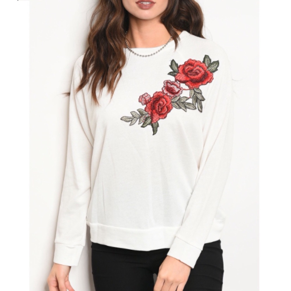 Last (S) Soft ivory sweater with rose appliqué